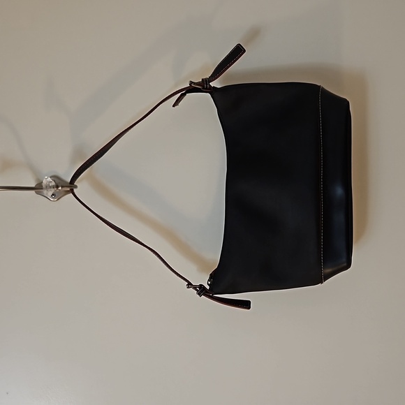TOMMY HILFIGER Black Vinyl Shoulder Bag - Picture 2 of 10